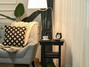 Lampa cu masuta 2 prize USB si abajur din material textil