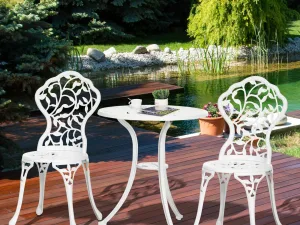 Set pentru gradina 3 bucati din aluminiu alb cu design floral, 2 scaune pentru exterior 45x42x85.5 cm si masa rotunda Ø61x66.5 cm