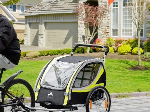 Remorca pentru bicicleta pentru copii 2 in 1, centura in 5 puncte, geanta de depozitare, reflector, steag, galben